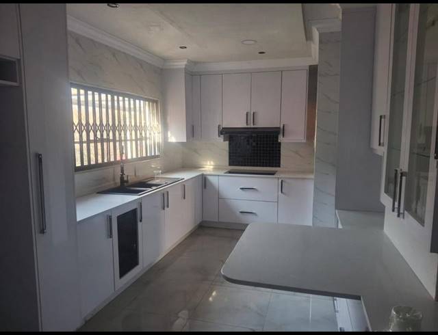 3 BEDROOM PROPERTY TO RENT IN VANDERBIJLPARK CE 3